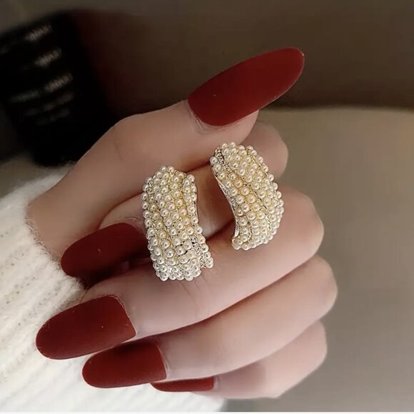 Elegant Temperament Style Imitation Pearl Ladies Casual Daily Earrings for women - Picture 3 of 4